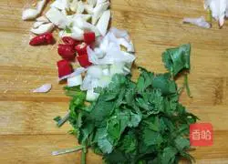 Illustration of how to make cold celery leaves 5