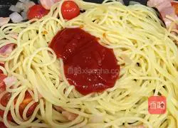 Illustration of how to make bacon and tomato pasta 5