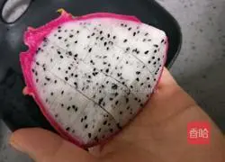 Illustration of how to fish milk sago and fruit 7