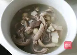 Illustration of how to make Sishen Pork Belly Soup 4