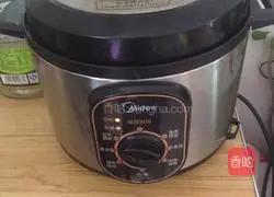 Coconut stewed black chicken soup recipe 8