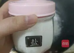 Illustration of how to make egg dumpling and radish soup 4