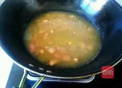 Illustration of how to make tomato and beef shredded noodles 6