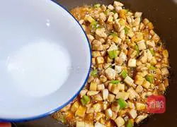 Illustration of how to stir-fry diced chicken with king oyster mushroom 12