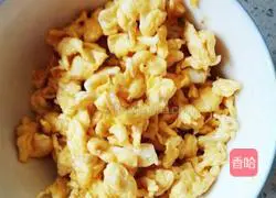 Illustration of how to stir-fry shredded pork with dragon beard 2