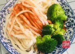 Illustration of how to make spicy beef tendon noodles 6