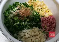 ??Illustration of how to make three fresh chive boxes for New Year's Eve dinner 1