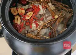 Illustration of how to make five-finger peach chicken soup 3