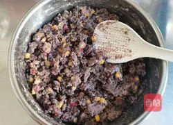 Illustration of how to make rhubarb rice and sticky bean buns 7