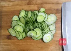 Illustration of how to make cucumber and egg salad 8