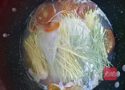 Illustration of how to make tomato, egg and vegetable noodles 6