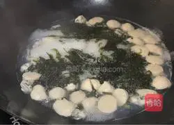 Illustration of how to make seaweed meatballs and oyster soup 6