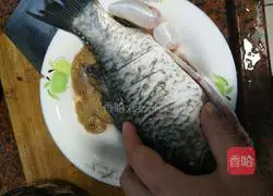 Black bean crucian carp soup recipe 4