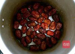 Illustration of how to make red date ginger tea 2