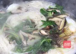 Illustration of how to make mushroom and poached egg noodle soup 10