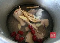 Illustration of how to make old hen soup 7