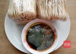 Illustration of how to make multi-flavor noodles 1