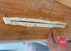 Illustration of how to make colorful flower rolls 7