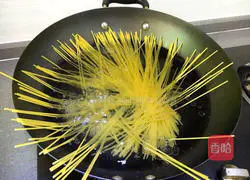 Illustration of how to make spaghetti with meat sauce 9