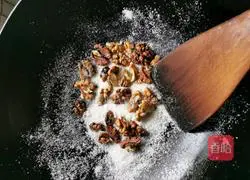 Illustration of how to make Sichuan Baba Banquet with sandy meat 4