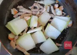 Illustration of how to make shrimp and lean meat and winter melon soup 8