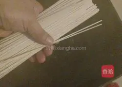 Illustration of home-style shredded pork noodles 10