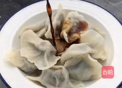 Illustration of how to make leek and beef dumplings 8