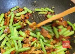 Illustration of how to make braised beans and noodles 8