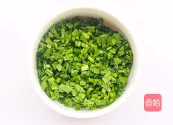 Illustration of how to make crystal leek and egg dumplings 3