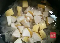 Illustration of how to make Tremella and Lotus Seed Soup 12