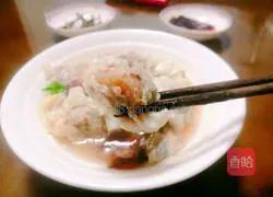 Illustration of how to make shrimp and meat wontons 8