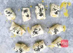 Illustration of how to make crispy sausage puff pastry rolls 8