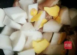 Illustration of how to make pig's feet stewed with radish 10