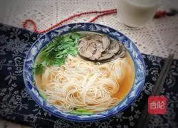 Illustration of how to make beef noodles in clear soup 12