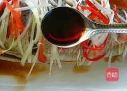 Illustration of how to make steamed grass carp 5