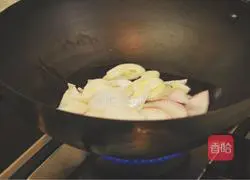 Illustration of how to cook veal brisket stewed with tomatoes and potatoes 4