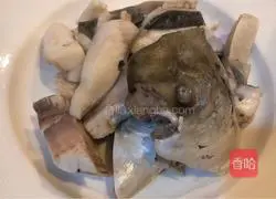 Illustration of how to make marlin & radish fish soup 6