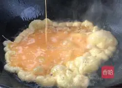 Illustration of how to make fried eggs with chives and broad beans 9