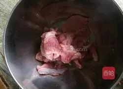 Illustration of how to make smooth meat soup 1