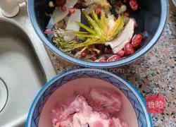 Recipe for Qingbuliang Pork Bone Soup 2