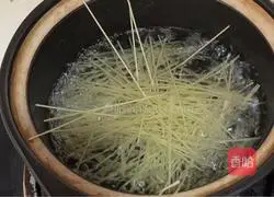 Illustration of how to make pork liver noodles 2