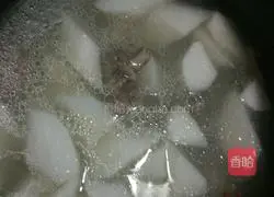 Illustration of how to make braised pork ribs with white radish 6