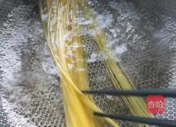 Illustration of how to make tomato braised meat sauce pasta 4