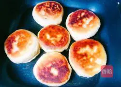 Illustration of how to make crispy bean paste cake 14