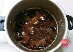 Illustration of how to make mussel, cordyceps and kelp bone soup 8