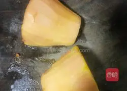 Illustration of how to make papaya and white fungus sweet syrup 7