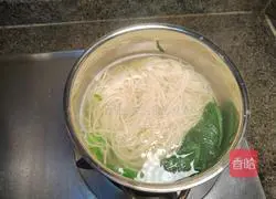 Illustration of how to make Xiabuxiabu noodles with dipping sauce 8
