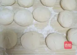 Illustration of how to make mushroom and rapeseed buns 10