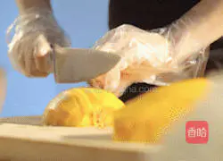 Illustration of how to make papaya, white fungus, milk and sugar water 1