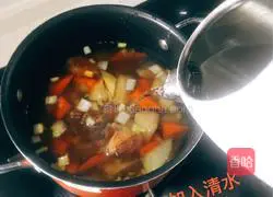 Illustration of how to make two-color radish and pork ribs soup 7